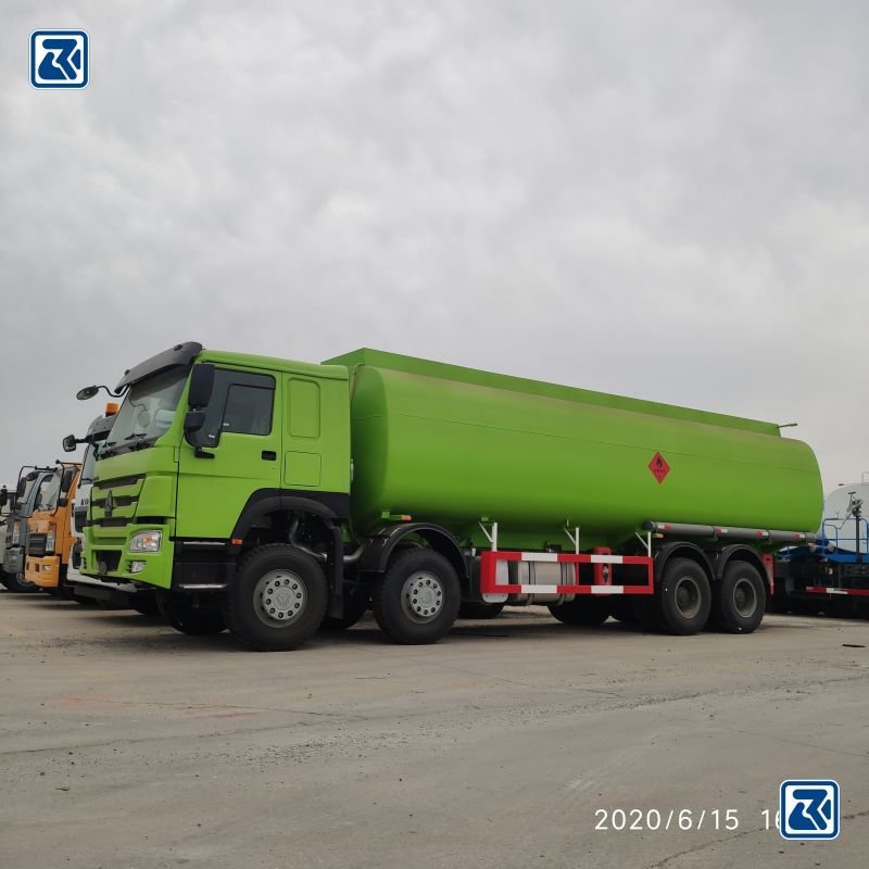 Caminhão-tanque HOWO para venda