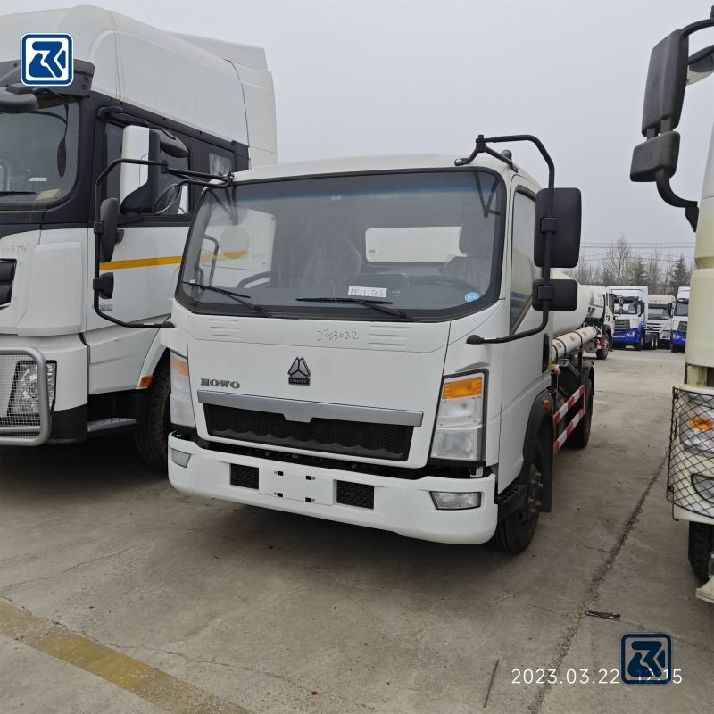 Vista frontal do Caminhão de carga leve SINOTRUK HOWO 4x2