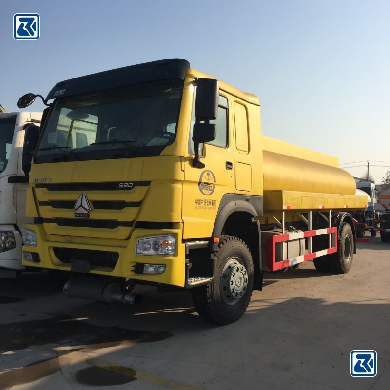 Caminhão-tanque HOWO 4X2 para serviço pesado