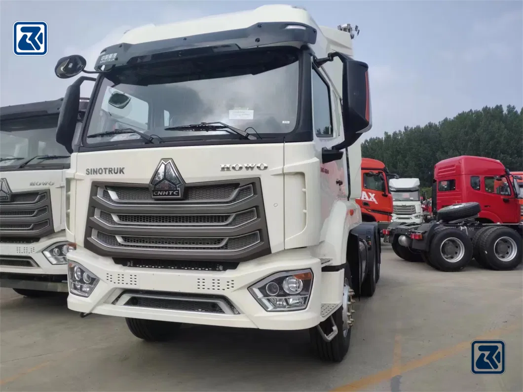 Vista frontal do modelo de trator HOWO, com o seu design robusto e engenharia avançada, ideal para uma variedade de aplicações pesadas